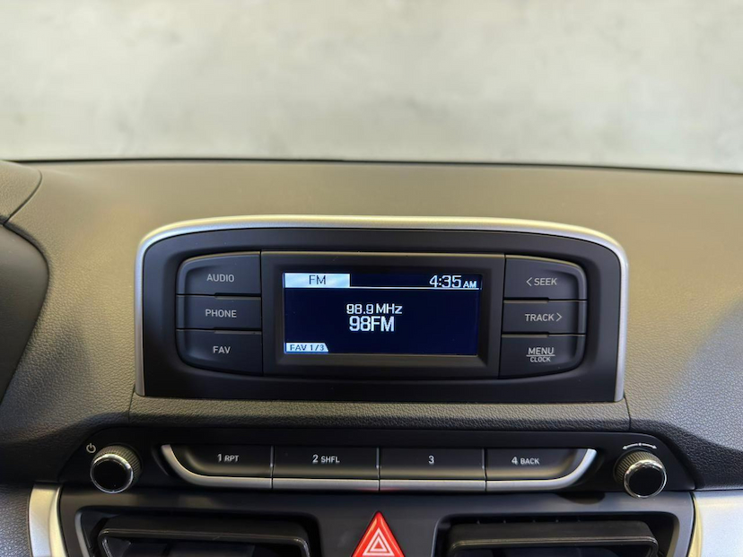 Foto do veículo HYUNDAI HB20  1.0 MT SENSE 2023 18.125 KM 68.900,00