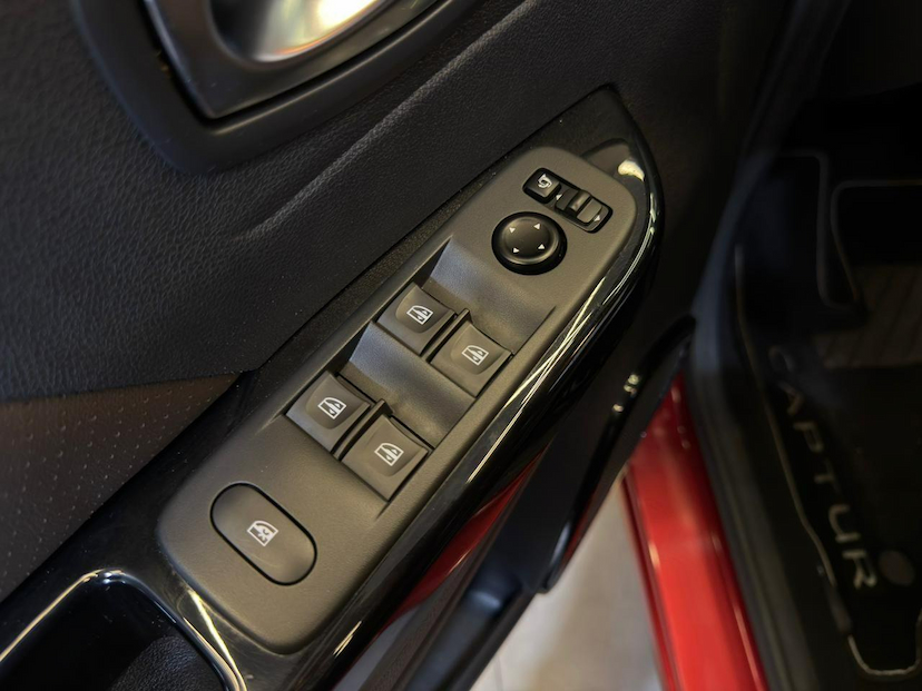 Foto do veículo RENAULT CAPTUR  ICONIC 1.3 TB 16V FLEX 5P AUT 2024 21.590 KM 116.900,00