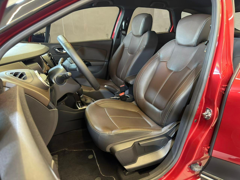 Foto do veículo RENAULT CAPTUR  ICONIC 1.3 TB 16V FLEX 5P AUT 2024 21.590 KM 116.900,00