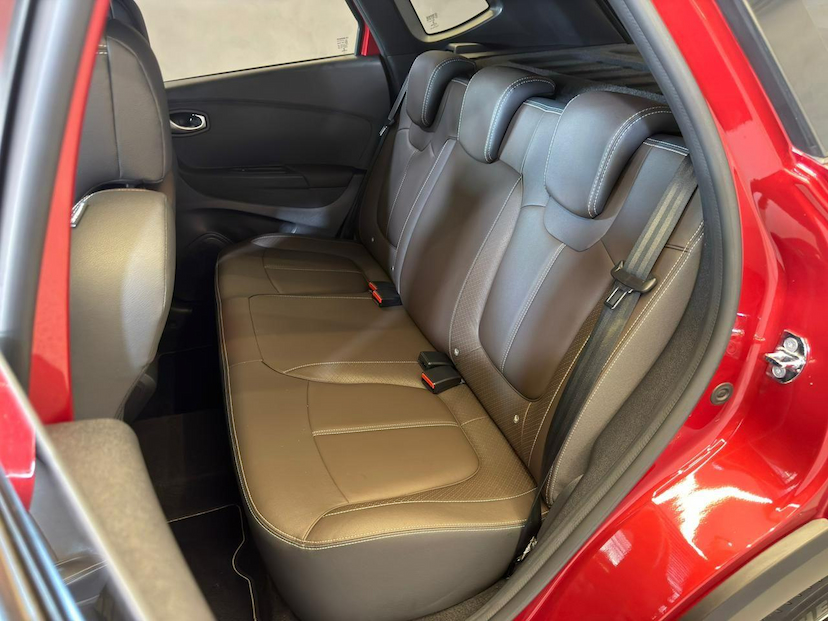 Foto do veículo RENAULT CAPTUR  ICONIC 1.3 TB 16V FLEX 5P AUT 2024 21.590 KM 116.900,00