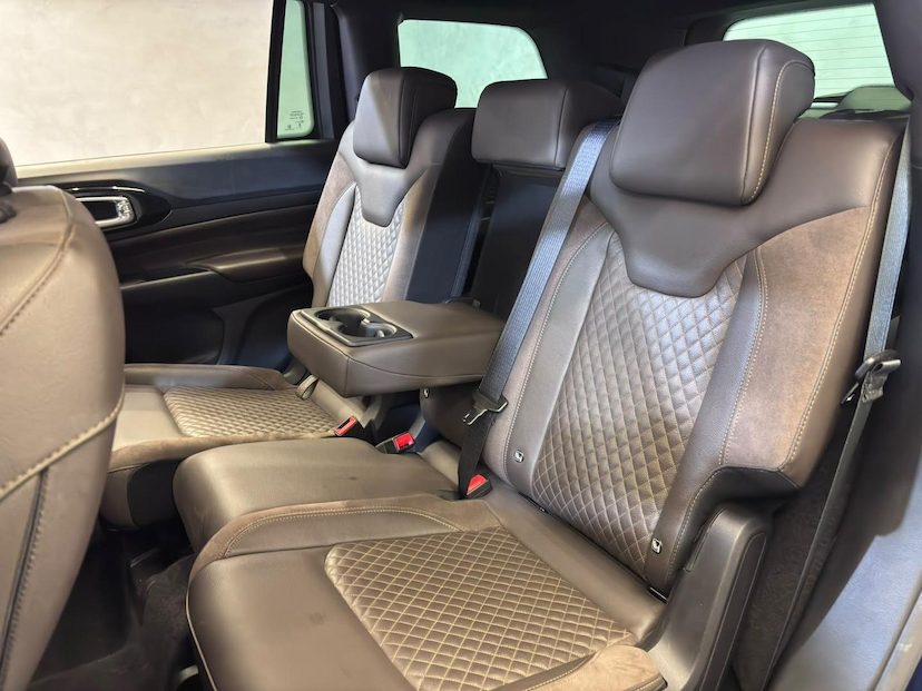 Foto do veículo JEEP COMMANDER  OVERLAND HURRIC 2.0 4X4 TB AUT 2025 7.539 KM 235.900,00