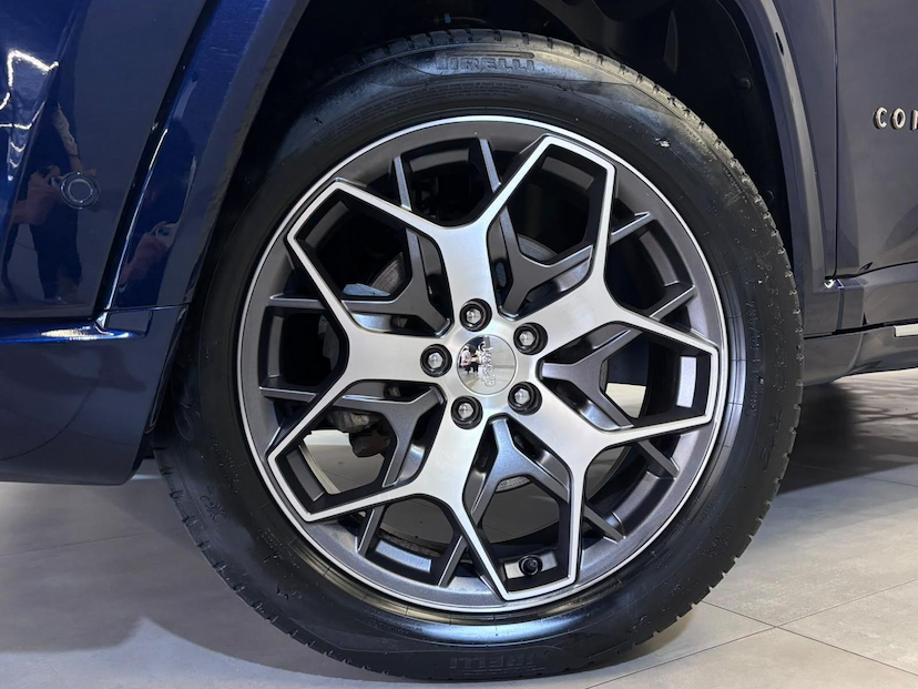 Foto do veículo JEEP COMMANDER  OVERLAND HURRIC 2.0 4X4 TB AUT 2025 7.539 KM 235.900,00