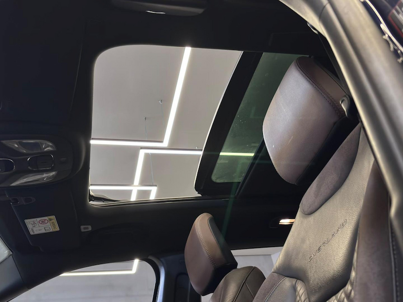 Foto do veículo JEEP COMMANDER  OVERLAND HURRIC 2.0 4X4 TB AUT 2025 7.539 KM 235.900,00
