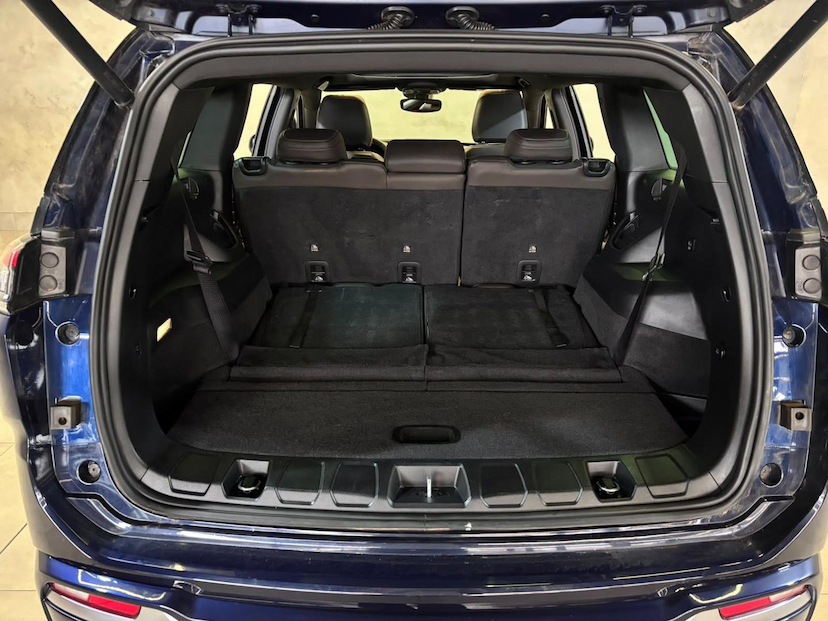 Foto do veículo JEEP COMMANDER  OVERLAND HURRIC 2.0 4X4 TB AUT 2025 7.539 KM 235.900,00