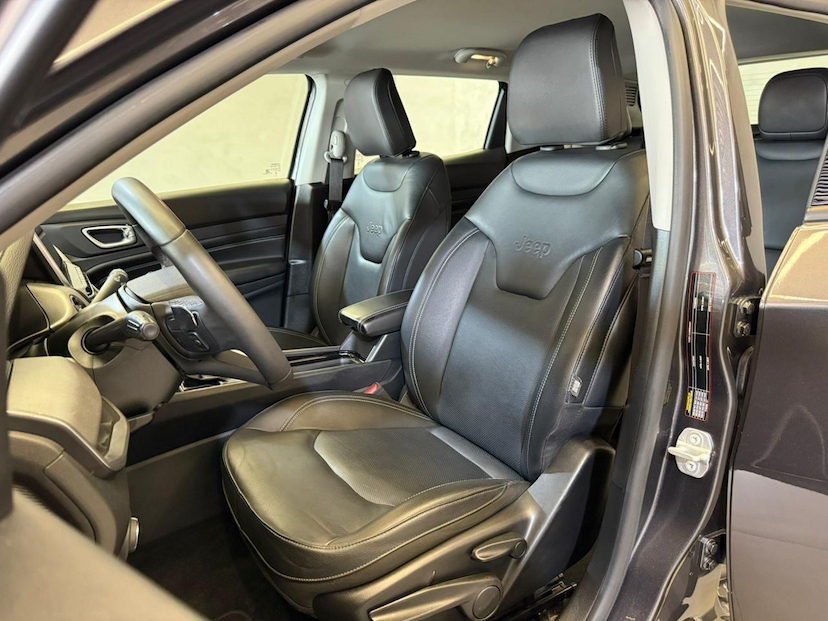 Foto do veículo JEEP COMPASS  LONG TF 2024 22.847 KM 141.900,00