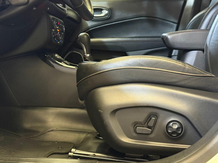 Foto do veículo JEEP COMPASS  LIMITED D 2020 70.367 KM 118.900,00