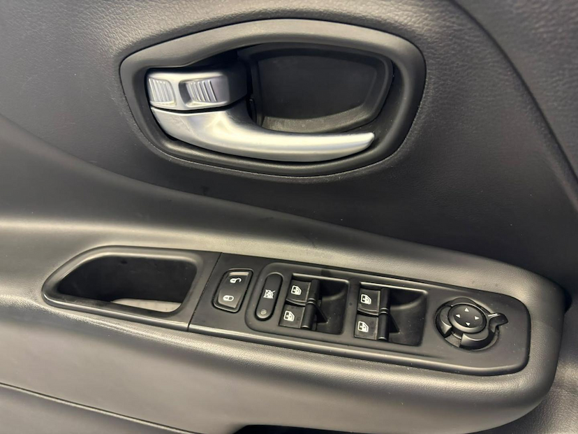Foto do veículo JEEP RENEGADE  LONGITUDE 1.8 FLEX AUTOMATICO 2021 72.500 KM 83.900,00