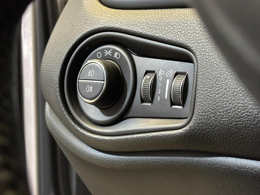 Foto do veículo JEEP RENEGADE  LONGITUDE 1.8 FLEX AUTOMATICO 2021 72.500 KM 83.900,00