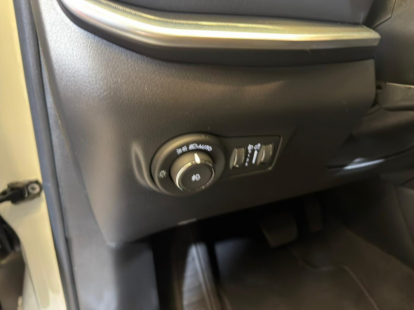 Foto do veículo JEEP COMPASS  LIMITED TF 2024 25.328 KM 154.900,00