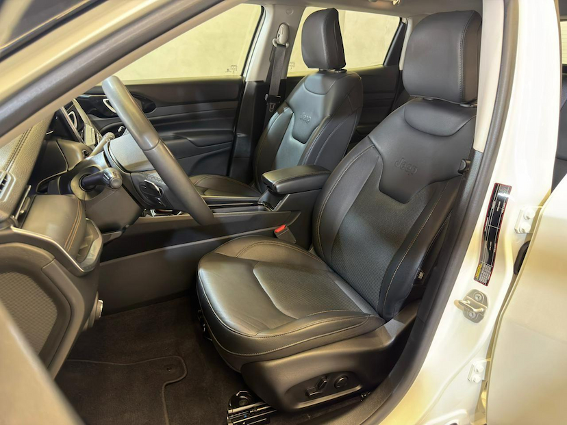Foto do veículo JEEP COMPASS  LIMITED TF 2024 25.328 KM 154.900,00