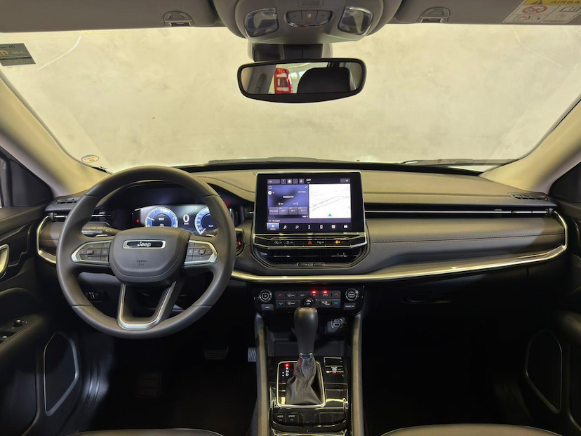 Foto do veículo JEEP COMPASS  LIMITED TF 2024 25.328 KM 154.900,00