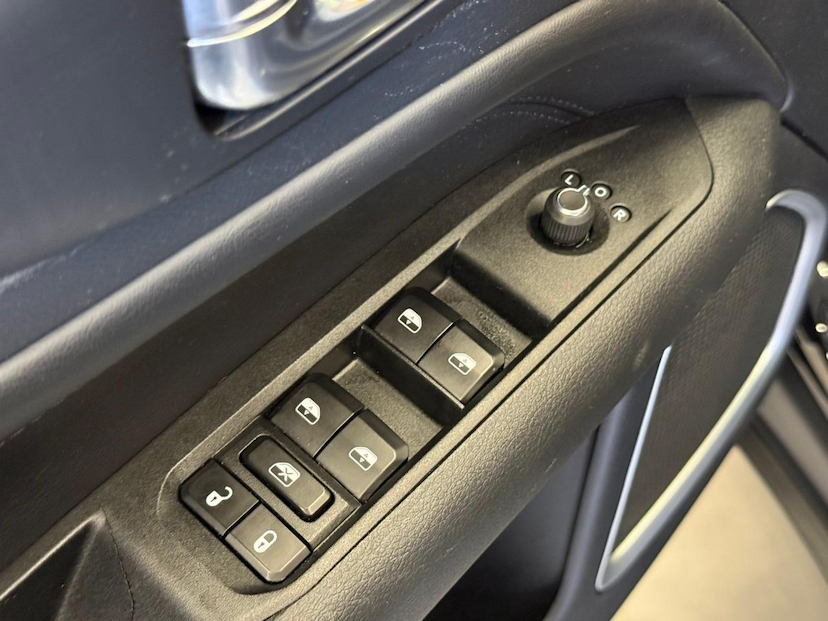 Foto do veículo JEEP COMPASS  SPORT TF 2022 28.078 KM 118.900,00