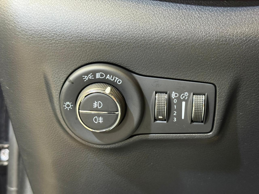Foto do veículo JEEP COMPASS  SPORT TF 2022 28.078 KM 118.900,00