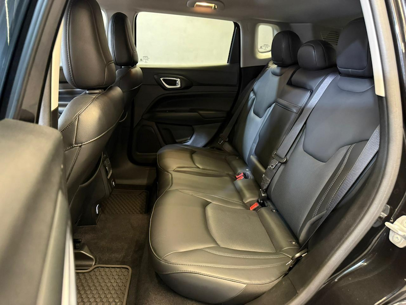 Foto do veículo JEEP COMPASS  SPORT TF 2022 28.078 KM 118.900,00