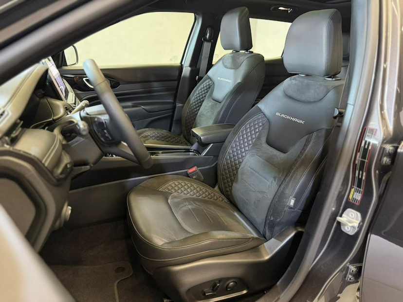 Foto do veículo JEEP COMPASS  BLACKHAWK 2025 13.889 KM 209.900,00