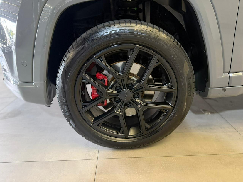 Foto do veículo JEEP COMMANDER  BLACK HURRICANE 2.0 4X4 TB AUT 2025 15.216 KM 229.900,00