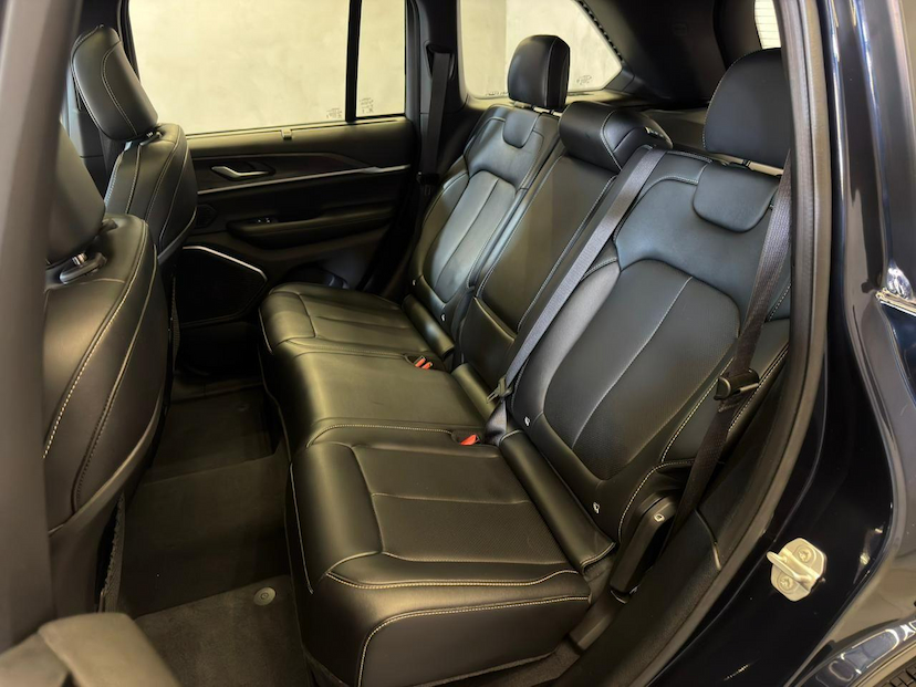 Foto do veículo JEEP CHEROKEE GRAND  4XE 2.0 T. AUT. (HIBRIDO) 2024 5.193 KM 395.900,00