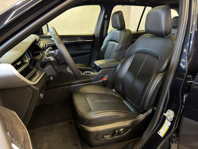 Foto do veículo JEEP CHEROKEE GRAND  4XE 2.0 T. AUT. (HIBRIDO) 2024 5.193 KM 395.900,00