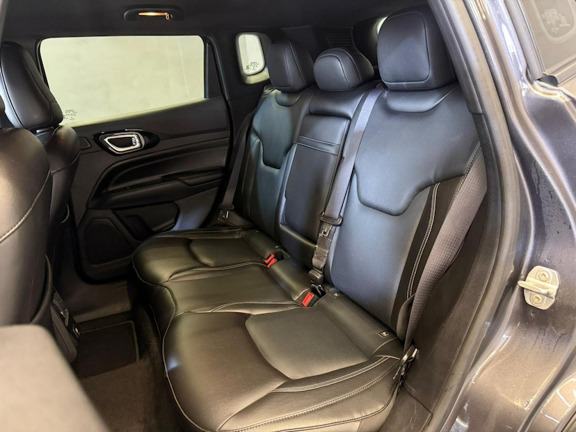 Foto do veículo JEEP COMPASS  LONG TF 2022 49.176 KM 126.900,00