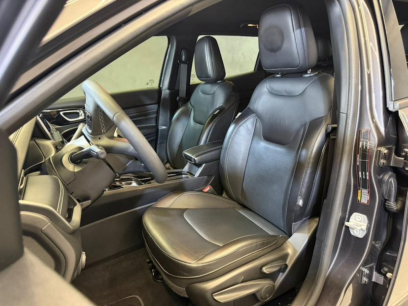 Foto do veículo JEEP COMPASS  LONG TF 2022 49.176 KM 126.900,00