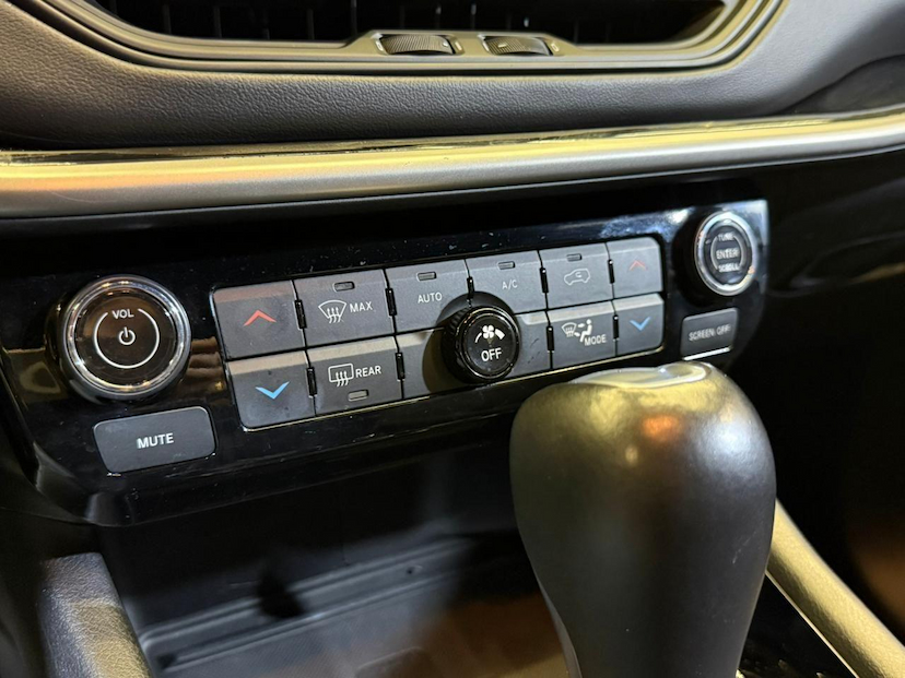 Foto do veículo JEEP COMPASS  LONG TF 2022 49.176 KM 126.900,00