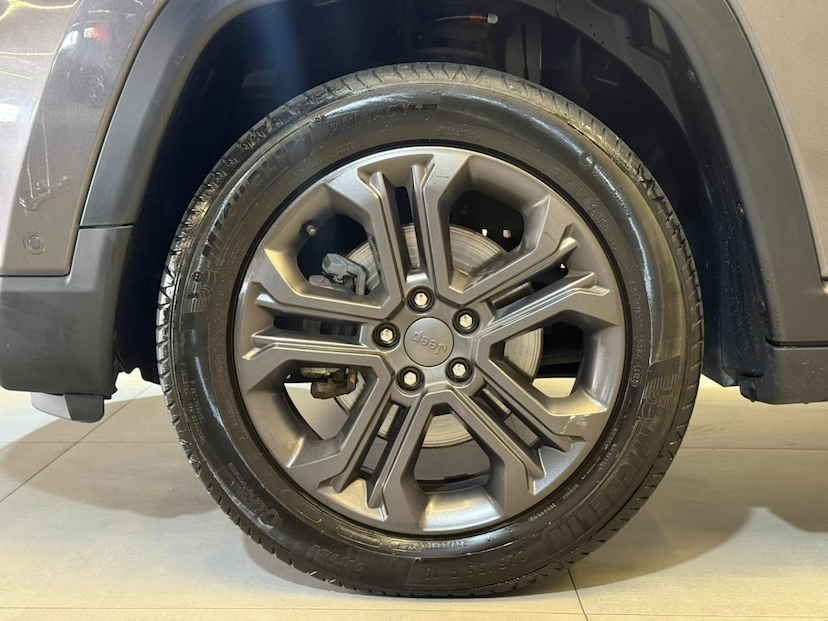 Foto do veículo JEEP COMPASS  LONG TF 2022 49.176 KM 126.900,00