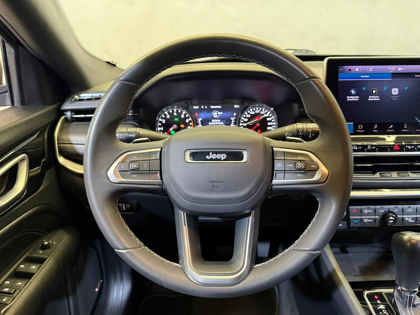 Foto do veículo JEEP COMPASS  LONG TF 2022 49.176 KM 126.900,00
