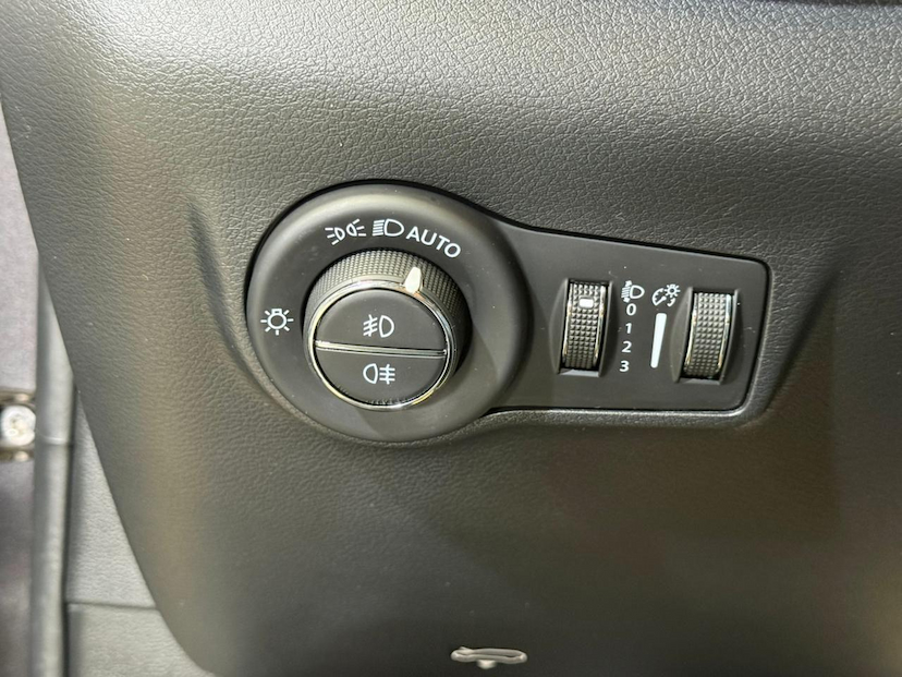 Foto do veículo JEEP COMPASS  LONG TF 2022 49.176 KM 126.900,00