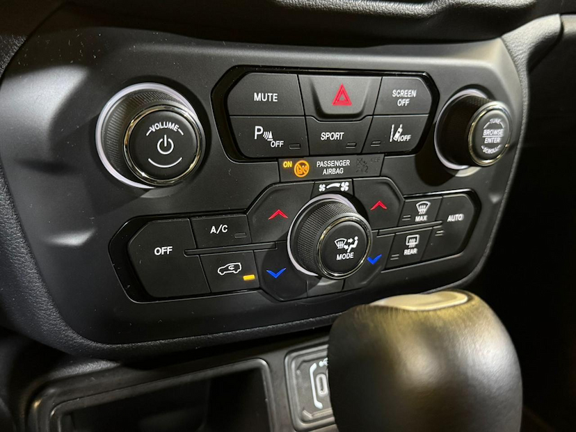 Foto do veículo JEEP RENEGADE  LGTD T270 2023 26.240 KM 112.900,00