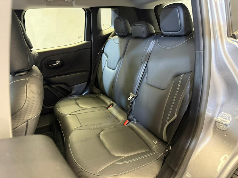 Foto do veículo JEEP RENEGADE  LGTD T270 2023 26.240 KM 112.900,00