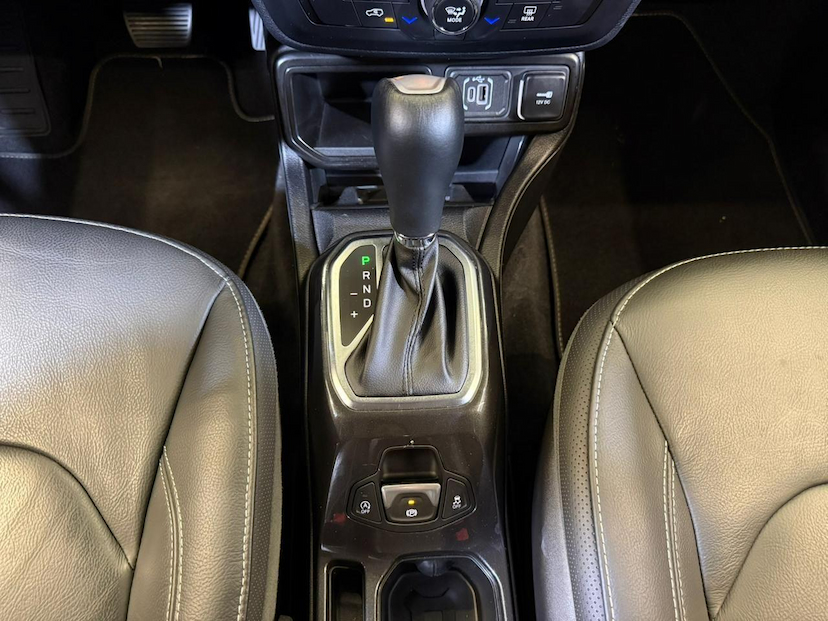 Foto do veículo JEEP RENEGADE  LGTD T270 2023 26.240 KM 112.900,00