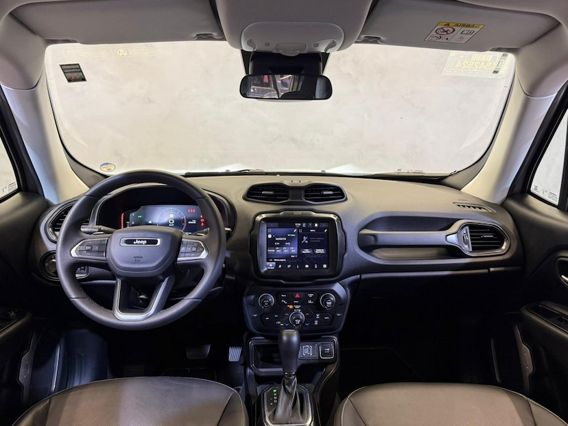 Foto do veículo JEEP RENEGADE  LGTD T270 2023 26.240 KM 112.900,00