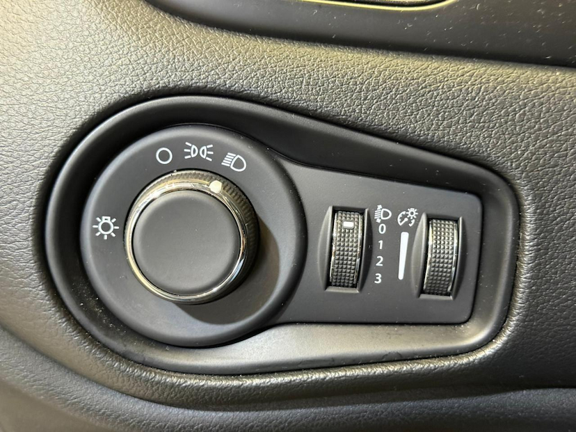 Foto do veículo JEEP RENEGADE  LGTD T270 2023 26.240 KM 112.900,00