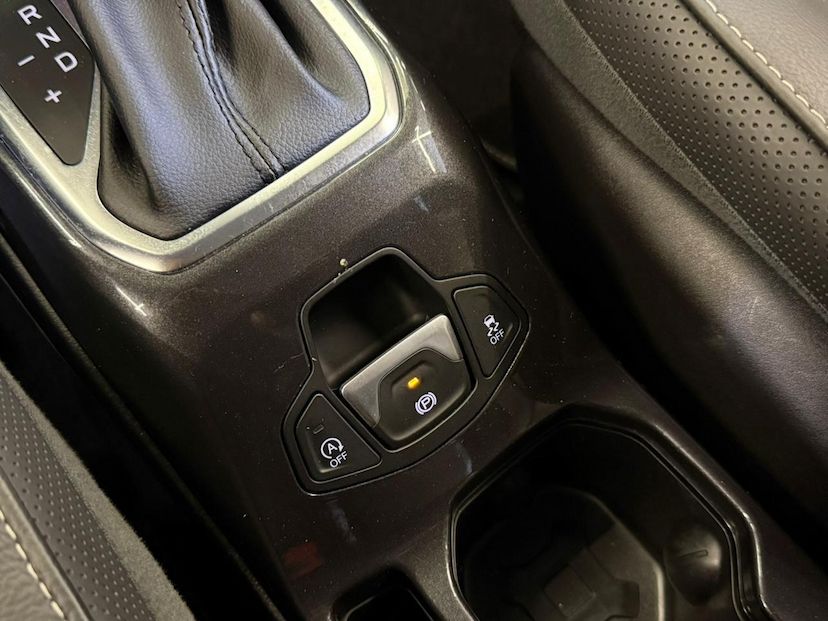 Foto do veículo JEEP RENEGADE  LGTD T270 2023 26.240 KM 112.900,00