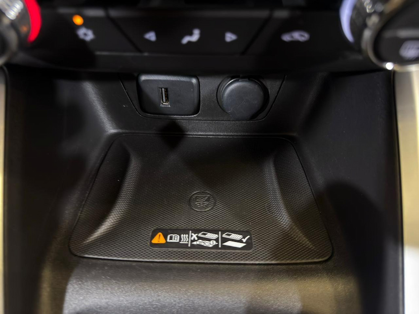 Foto do veículo CHEVROLET ONIX  HATCH PREMIER TURBO 2020 48.200 KM 73.900,00