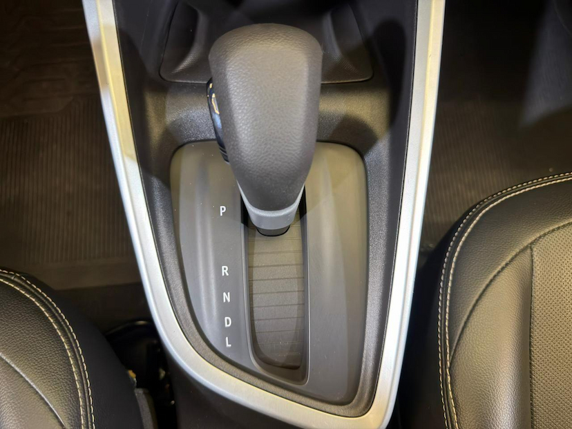 Foto do veículo CHEVROLET ONIX  HATCH PREMIER TURBO 2020 48.200 KM 73.900,00