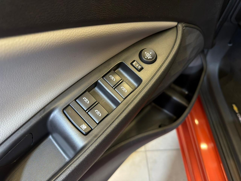 Foto do veículo CHEVROLET ONIX  HATCH PREMIER TURBO 2020 48.200 KM 73.900,00