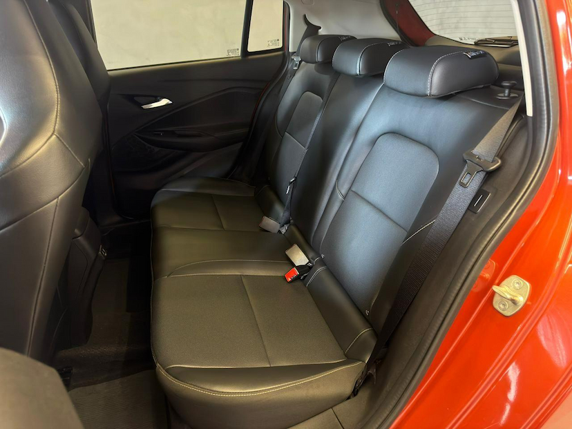 Foto do veículo CHEVROLET ONIX  HATCH PREMIER TURBO 2020 48.200 KM 73.900,00