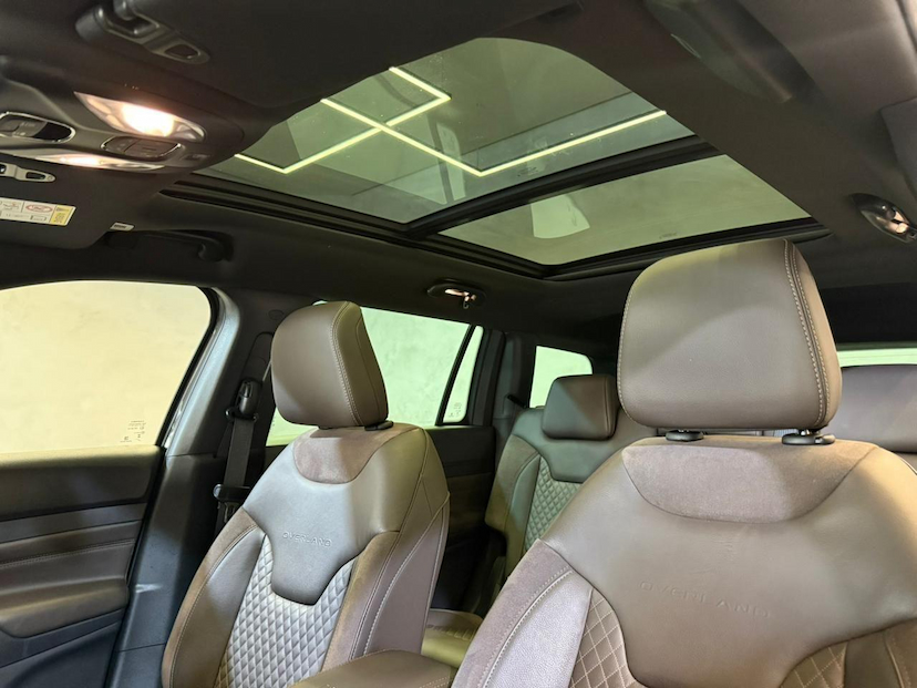 Foto do veículo JEEP COMMANDER  OVERLAND TD380 4X4 TURBO DIESEL 2024 40.642 KM 189.900,00