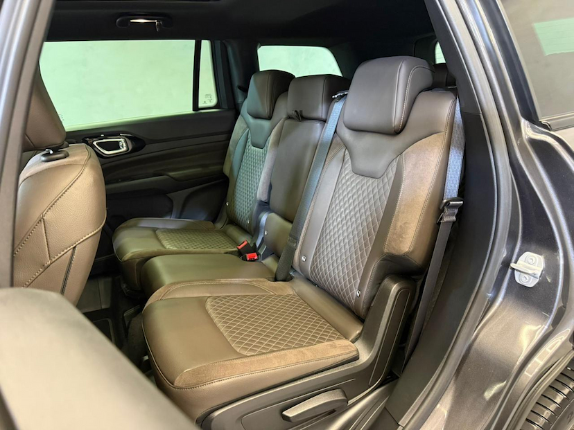 Foto do veículo JEEP COMMANDER  OVERLAND TD380 4X4 TURBO DIESEL 2024 40.642 KM 189.900,00