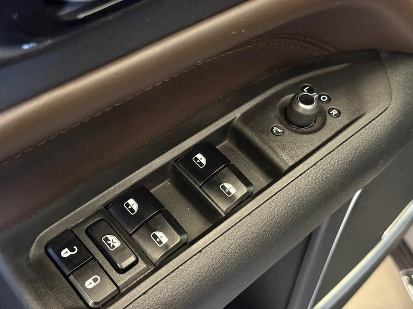 Foto do veículo JEEP COMMANDER  OVERLAND TD380 4X4 TURBO DIESEL 2024 40.642 KM 189.900,00