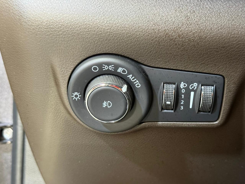 Foto do veículo JEEP COMMANDER  OVERLAND TD380 4X4 TURBO DIESEL 2024 40.642 KM 189.900,00