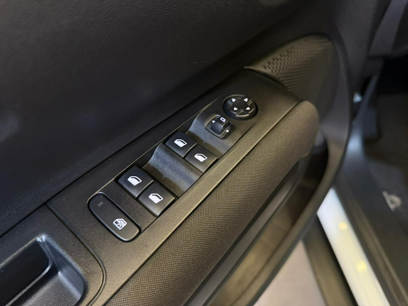Foto do veículo CITROËN C4 CACTUS C4CACTUS SHINE T 2019 76.600 KM 78.900,00