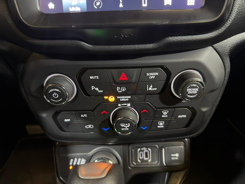 Foto do veículo JEEP RENEGADE  S T270 TURBO 2022 29.650 KM 119.900,00