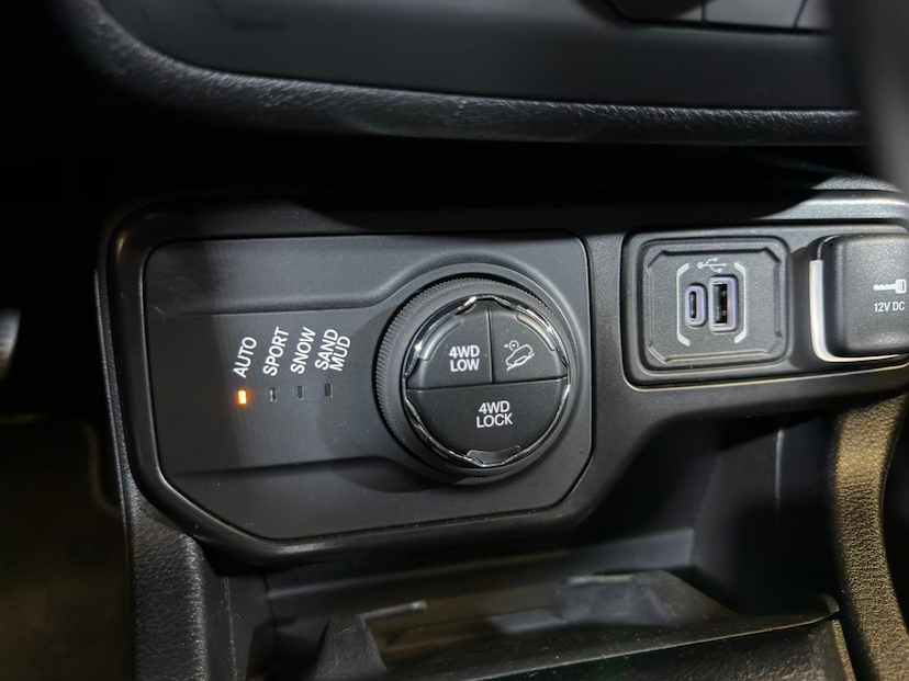 Foto do veículo JEEP RENEGADE  S T270 TURBO 2022 29.650 KM 119.900,00