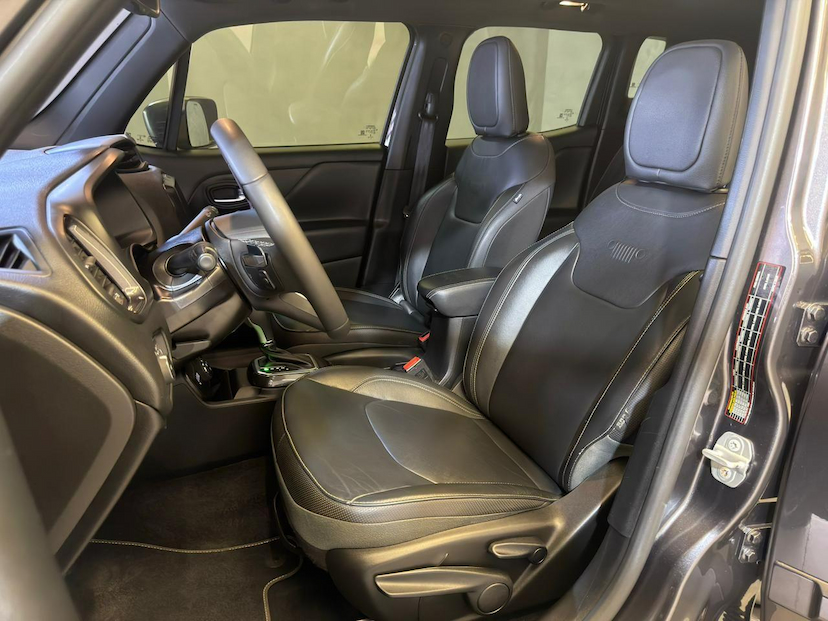 Foto do veículo JEEP RENEGADE  S T270 TURBO 2022 29.650 KM 119.900,00