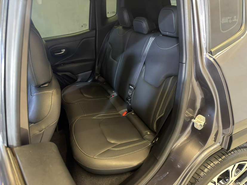 Foto do veículo JEEP RENEGADE  S T270 TURBO 2022 29.650 KM 119.900,00