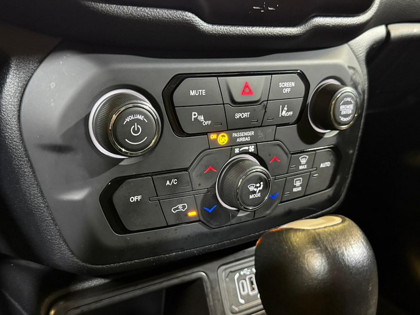 Foto do veículo JEEP RENEGADE  LGTD T270 2023 36.909 KM 104.900,00