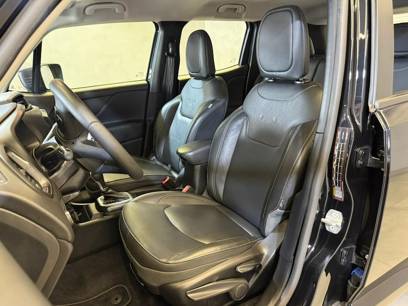 Foto do veículo JEEP RENEGADE  LGTD T270 2023 36.909 KM 104.900,00