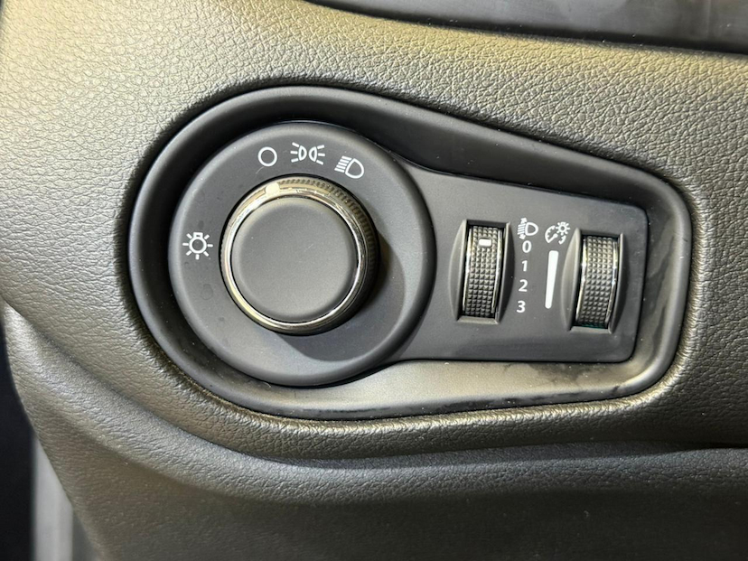 Foto do veículo JEEP RENEGADE  LGTD T270 2023 36.909 KM 104.900,00